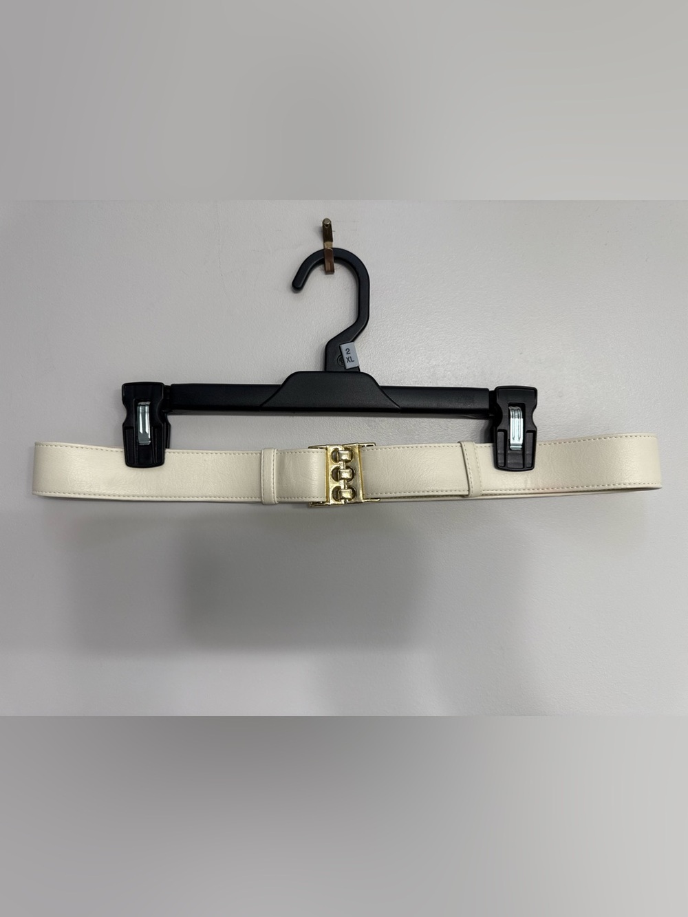 Vintage Style Off-White / Cream Fixed Waist Belt with Gold Triple Chain Closure